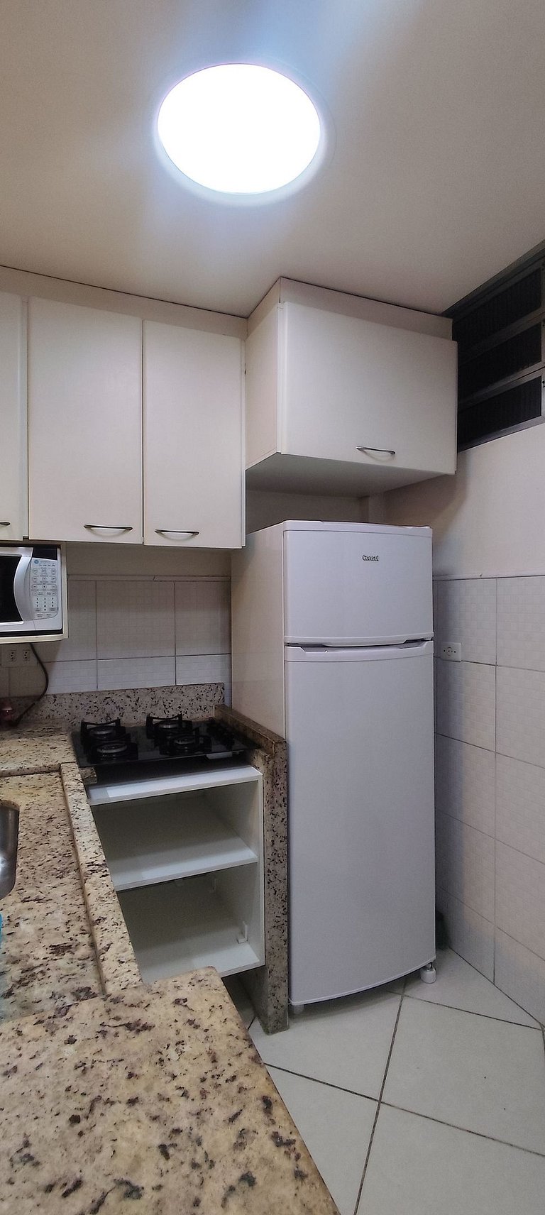 apartamento pé na areia da praia do tombo frente ao mar