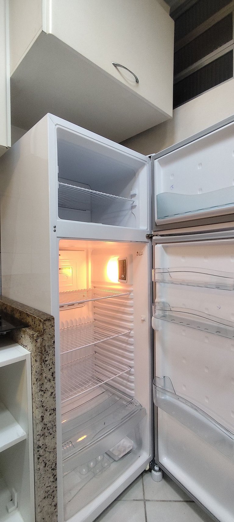 apartamento pé na areia da praia do tombo frente ao mar