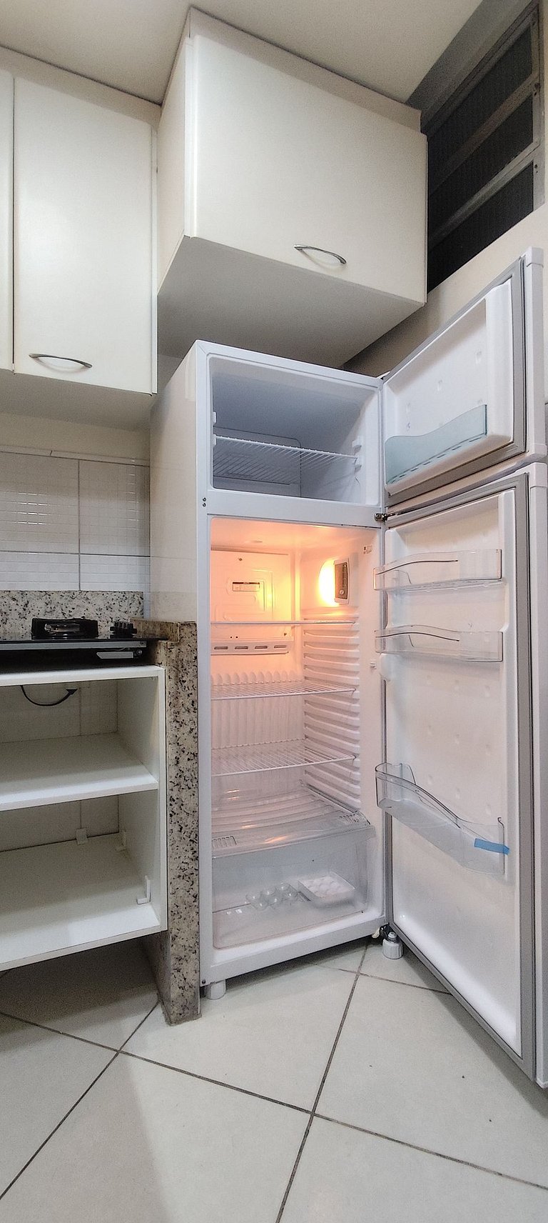 apartamento pé na areia da praia do tombo frente ao mar