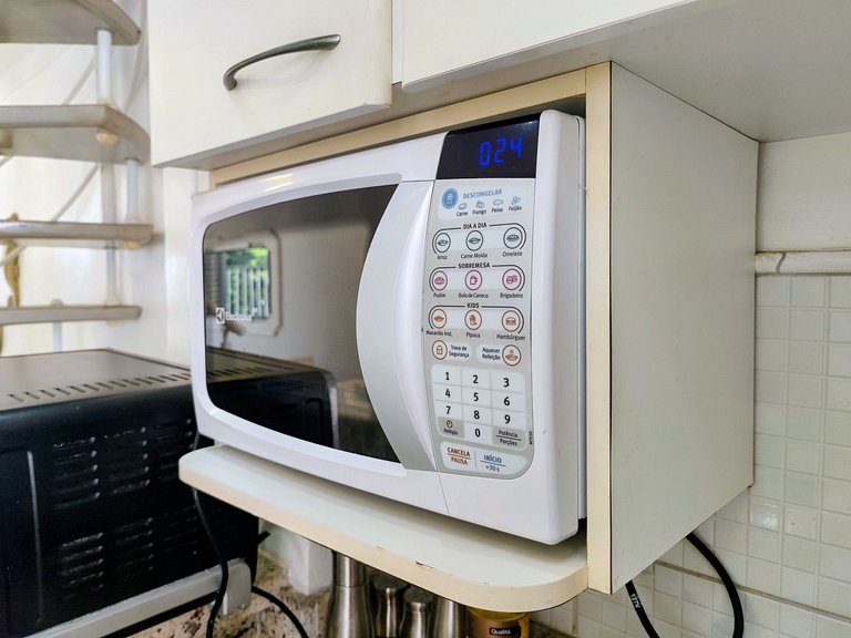 apartamento pé na areia da praia do tombo frente ao mar