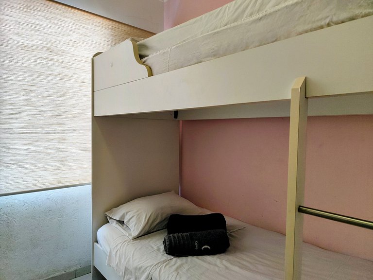 apartamento pé na areia da praia do tombo frente ao mar