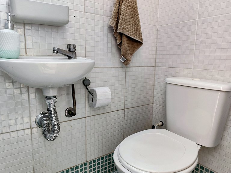 apartamento pé na areia da praia do tombo frente ao mar