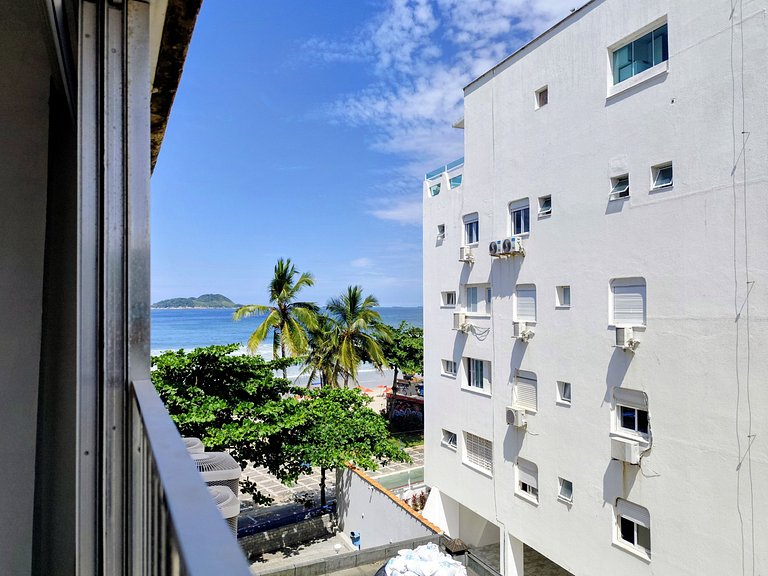 apartamento pé na areia da praia do tombo frente ao mar