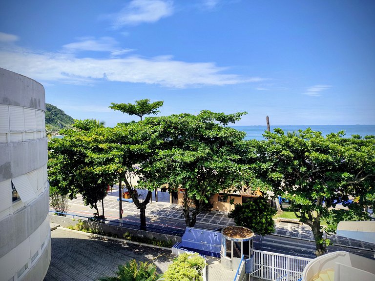 apartamento pé na areia da praia do tombo frente ao mar