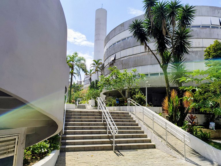 apartamento pé na areia da praia do tombo frente ao mar