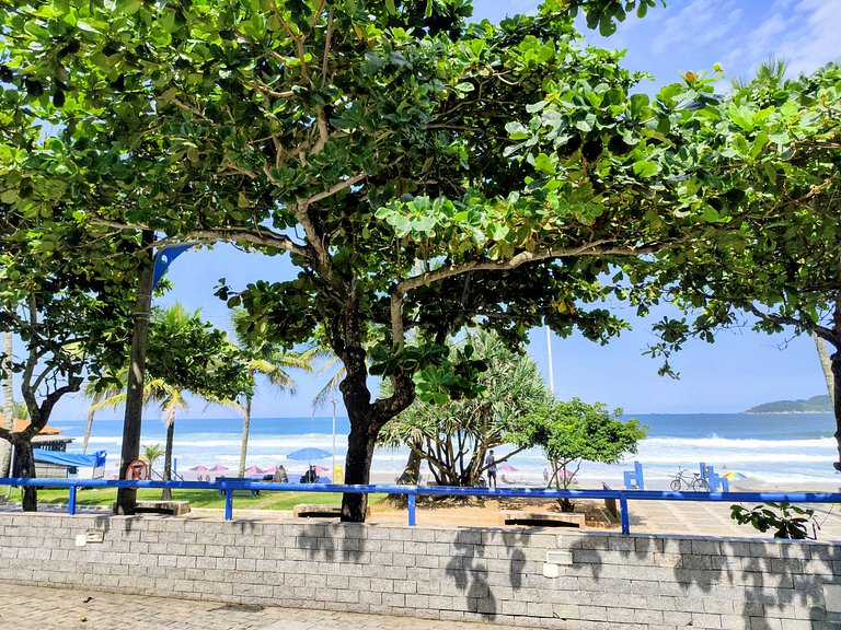 apto pé na areia praia do tombo frente ao mar bandeira azul