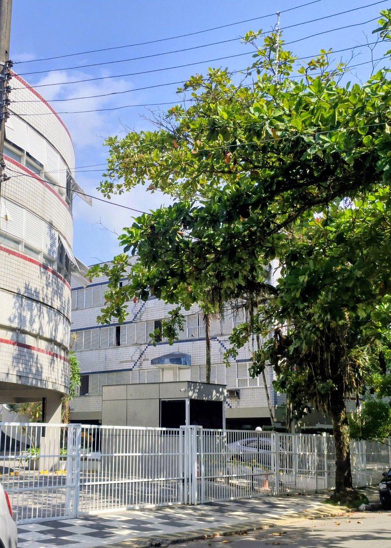 Apartamento pé na areia da praia do Tombo em Frente ao mar