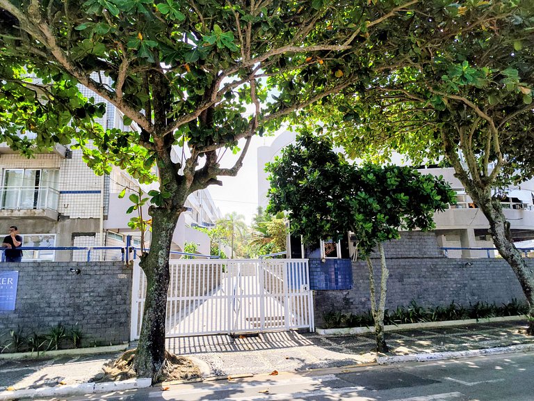 Apartamento pé na areia da praia do Tombo em Frente ao mar