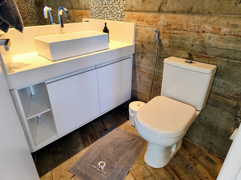 Apartamento pé na areia da praia do Tombo em Frente ao mar