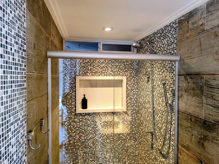 Apartamento pé na areia da praia do Tombo em Frente ao mar