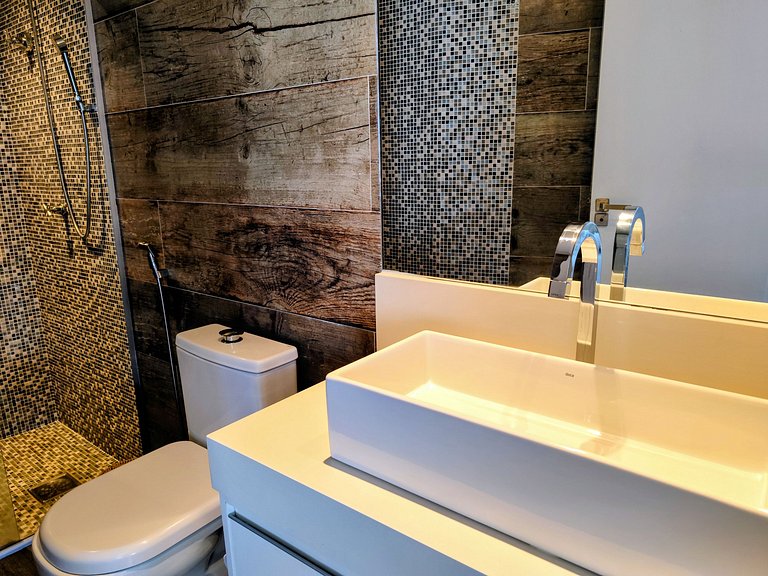 Apartamento pé na areia da praia do Tombo em Frente ao mar