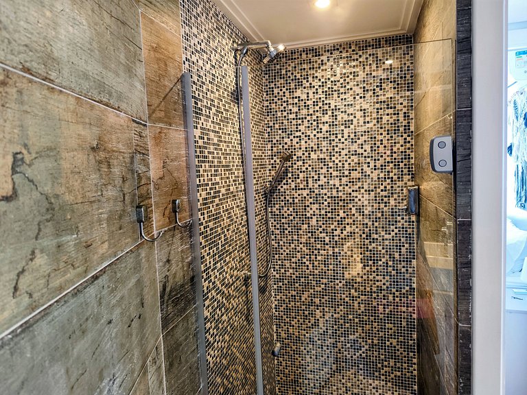 Apartamento pé na areia da praia do Tombo em Frente ao mar