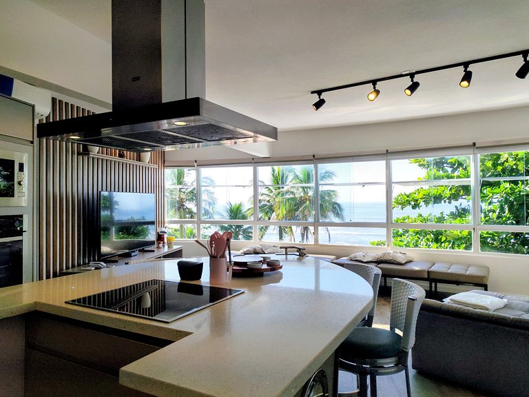 Apartamento pé na areia da praia do Tombo em Frente ao mar