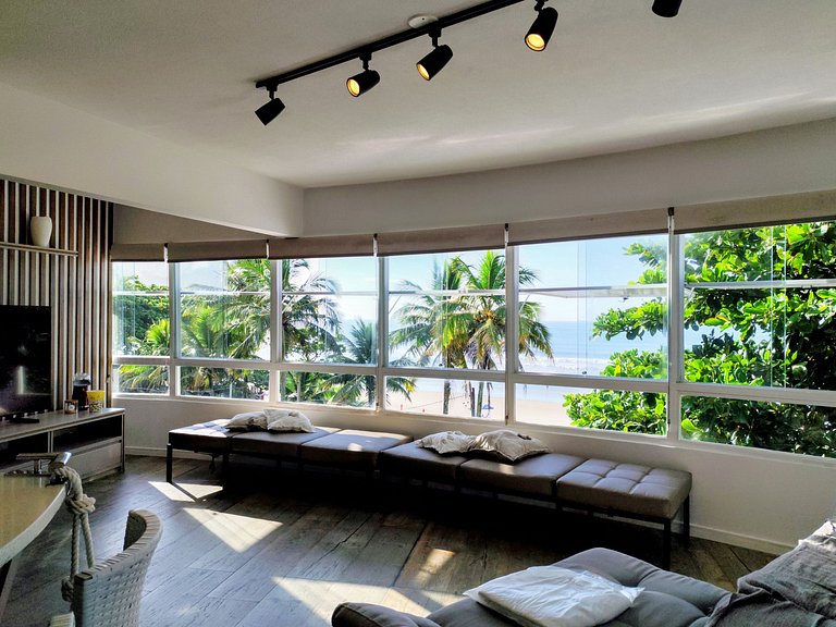 Apartamento pé na areia da praia do Tombo em Frente ao mar