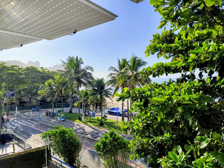 Apartamento pé na areia da praia do Tombo em Frente ao mar