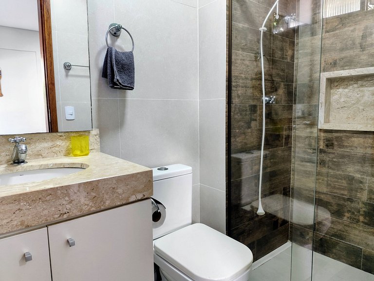 Apartamento pé na areia da praia do Tombo em Frente ao mar
