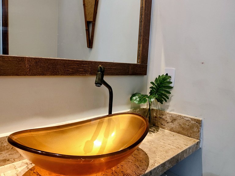 Apartamento pé na areia da praia do Tombo em Frente ao mar