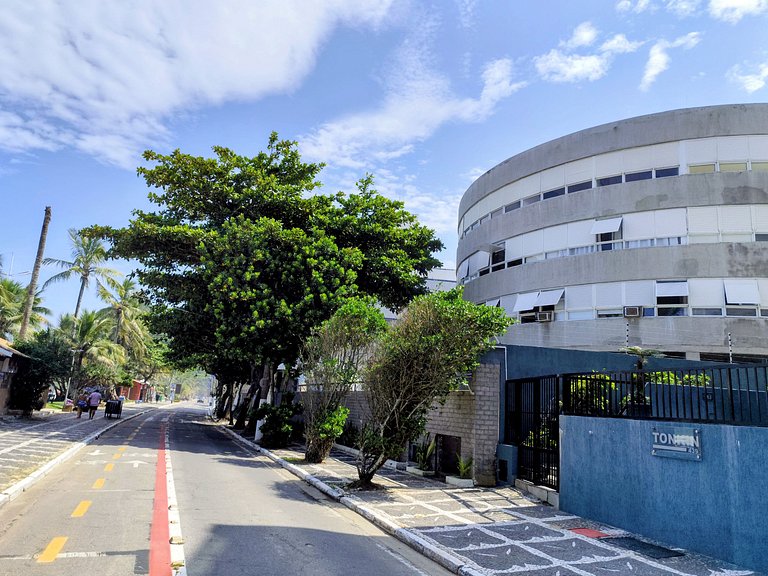 apartamento pé na areia da praia do tombo frente ao mar
